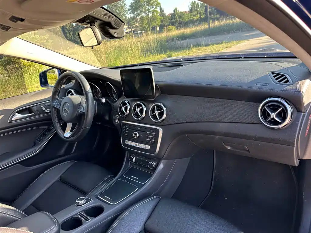 Mercedes-Benz GLA 2017 GLA 200 Fashion фото 14