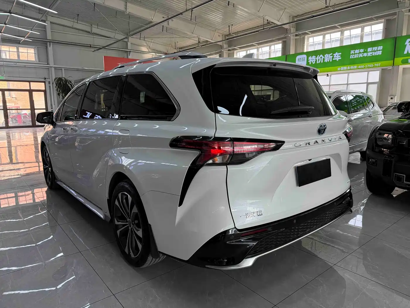 Toyota Granvia 2023 2.5L Hybrid Prestige PLUS Edition фото 6