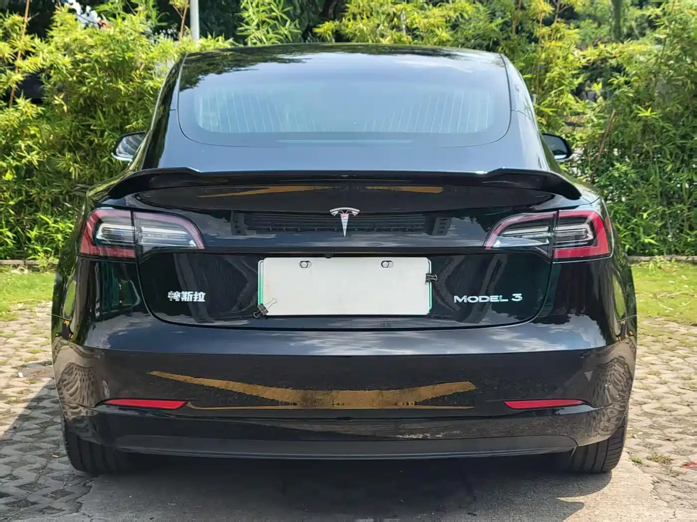 TESLA MODEL 3