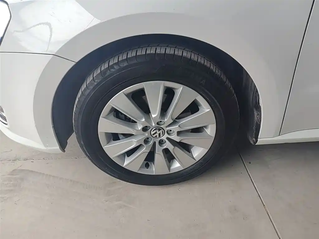 Volkswagen Lavida 2013 Facelift 1.4TSI Manual Comfort фото 23