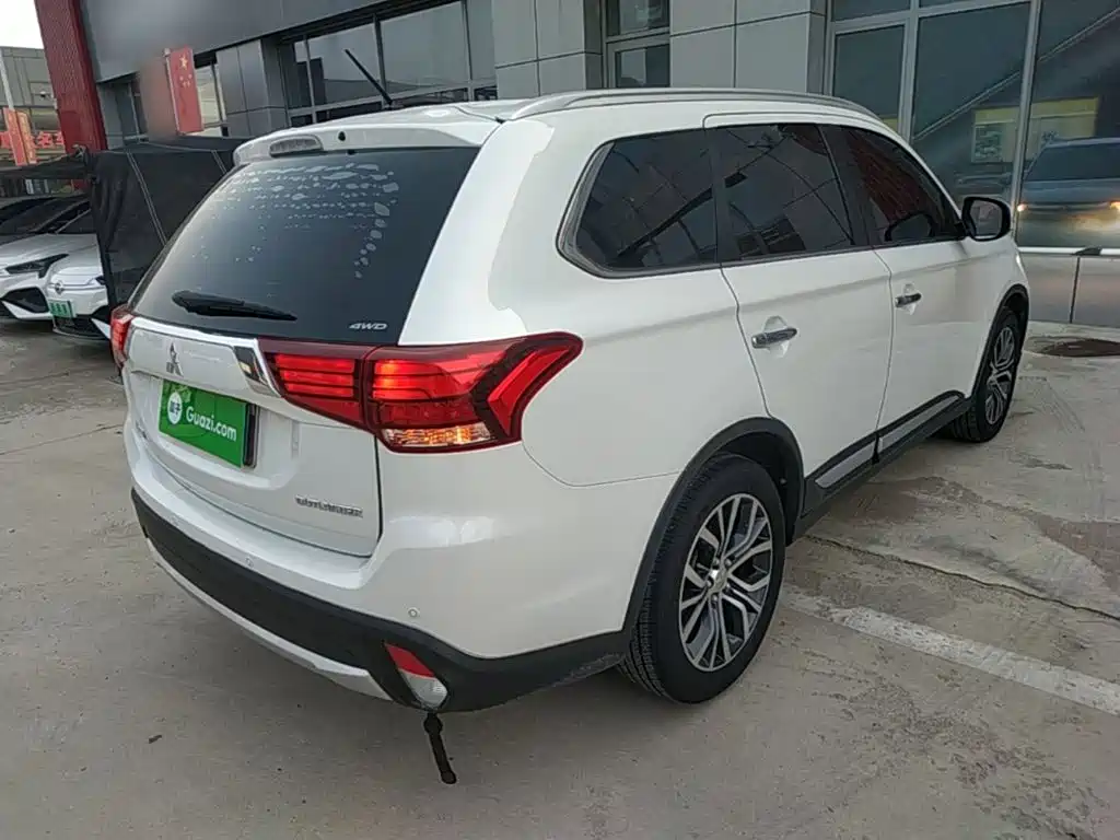 Mitsubishi Outlander 2017 2016 2.4L 4WD Elite Edition 5-seater