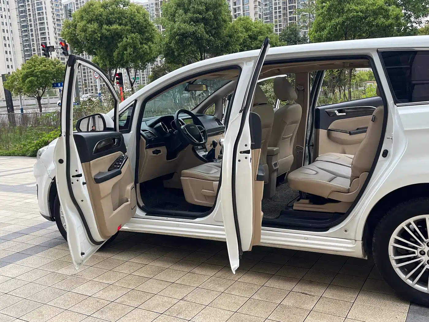 Lifan Xuanlang 2017 2017 1.8L Manual Comfort Type