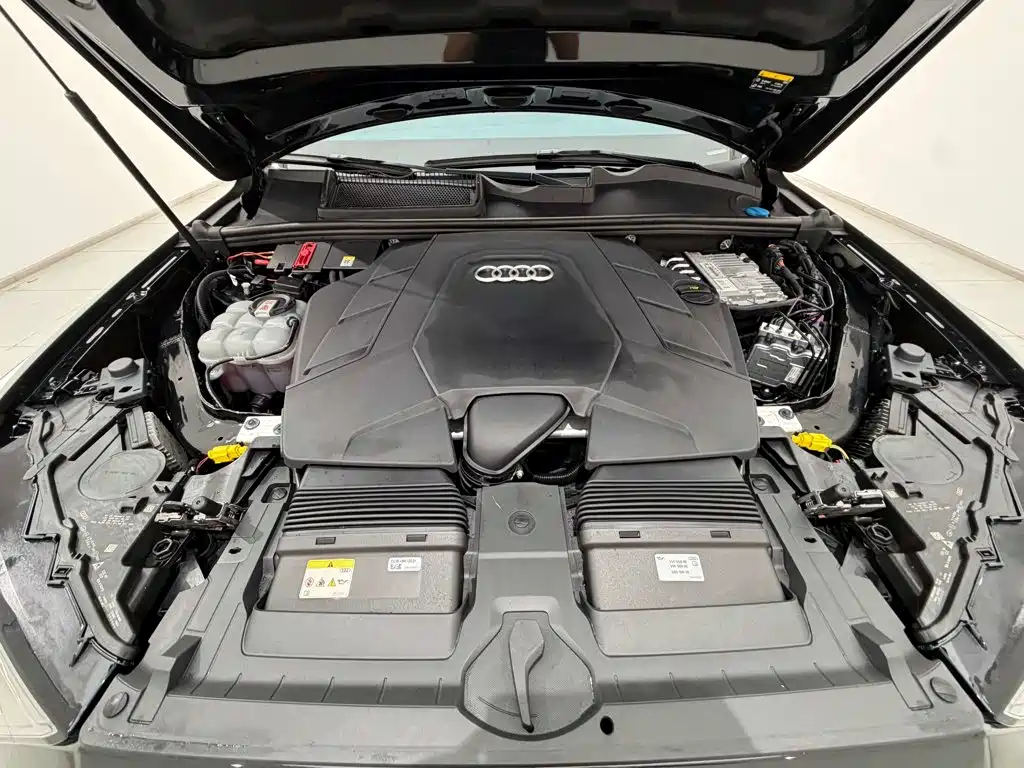 Фото 9 - Audi Q7