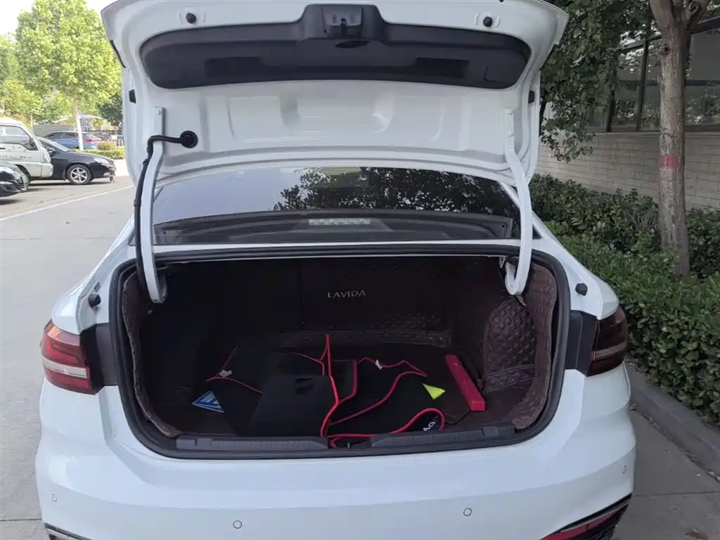 Volkswagen Lavida 2024 Model 300TSI DSG Starlight Leading Edition фото 19