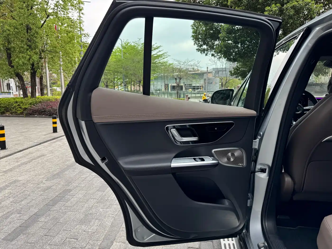 MERCEDES-BENZ EQE SUV