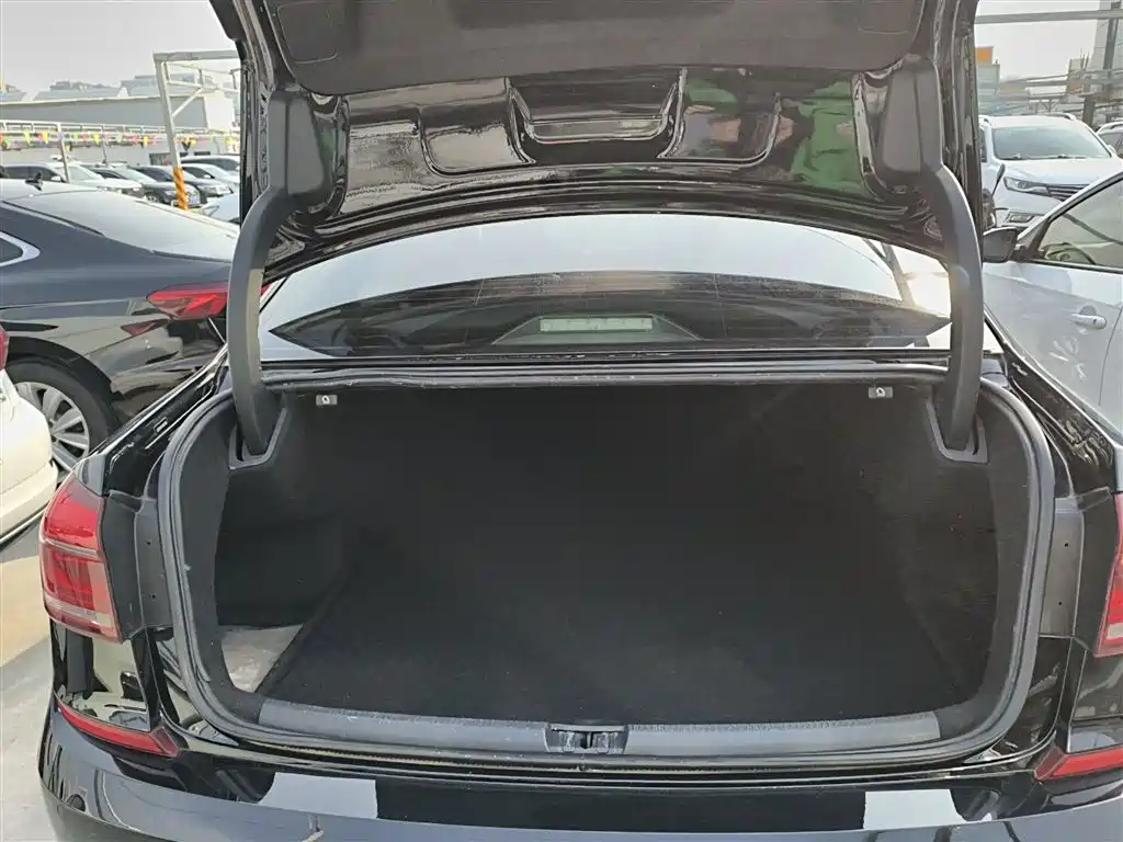 Volkswagen Passat 2017 330TSI DSG Prestige фото 19