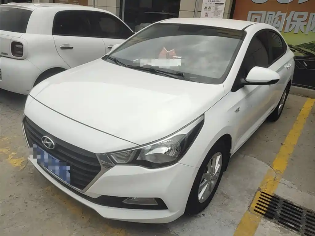 Hyundai Verna 2016 1.4L Manual Cool Edition GLS фото 2