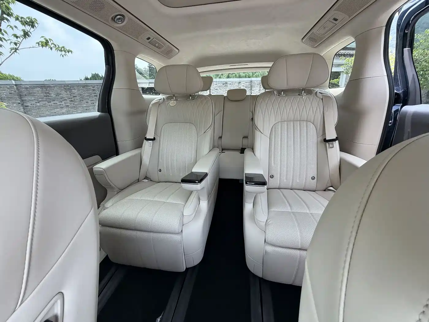 Voyah Auto Voyah Dreamer 2025 PHEV AWD Flagship Kunpeng Edition фото 12