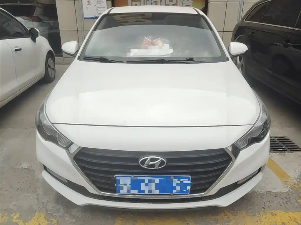 Hyundai Verna 2016 1.4L Manual Cool Edition GLS фото 3