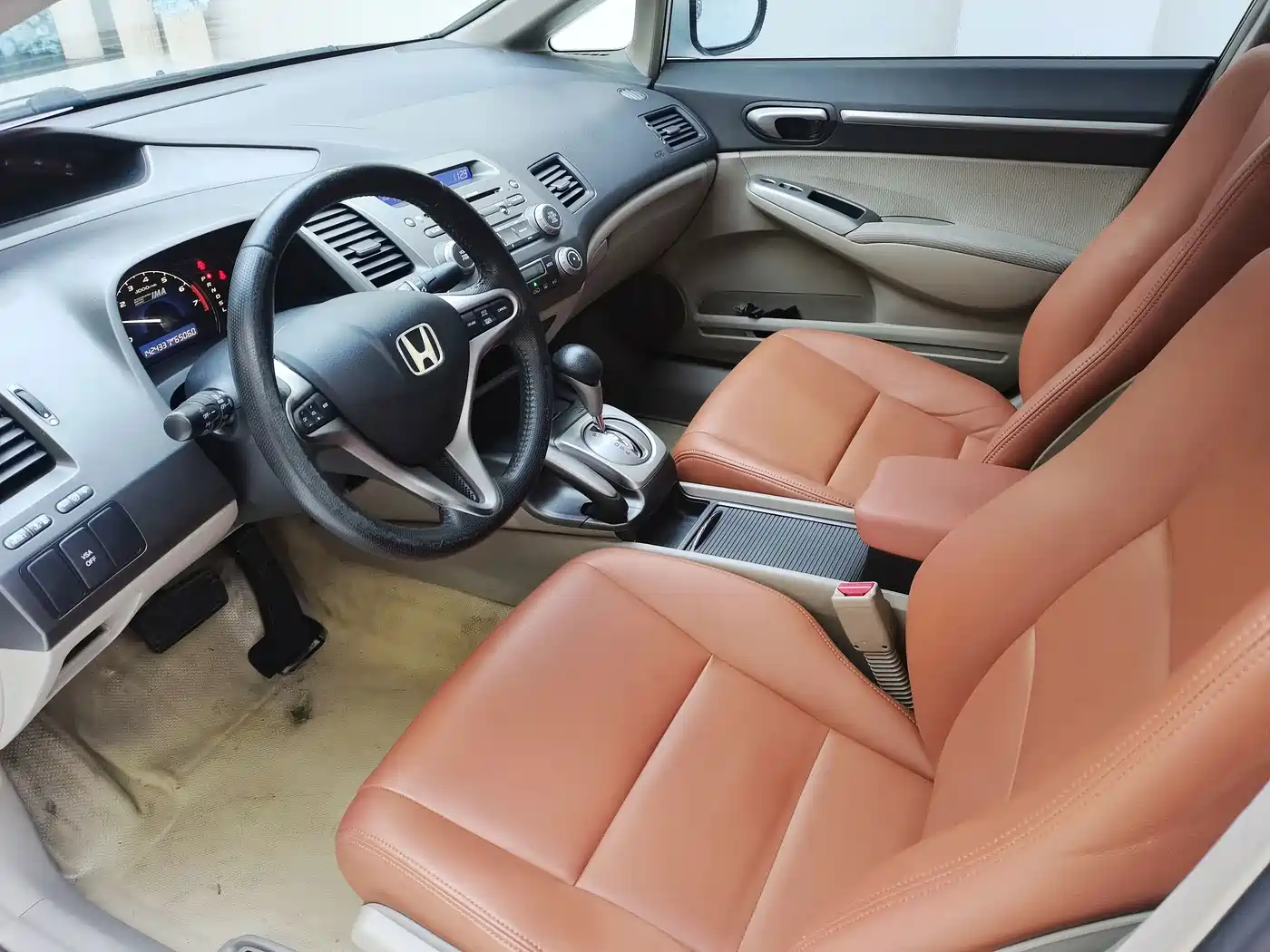 Фото 8 - Honda Civic