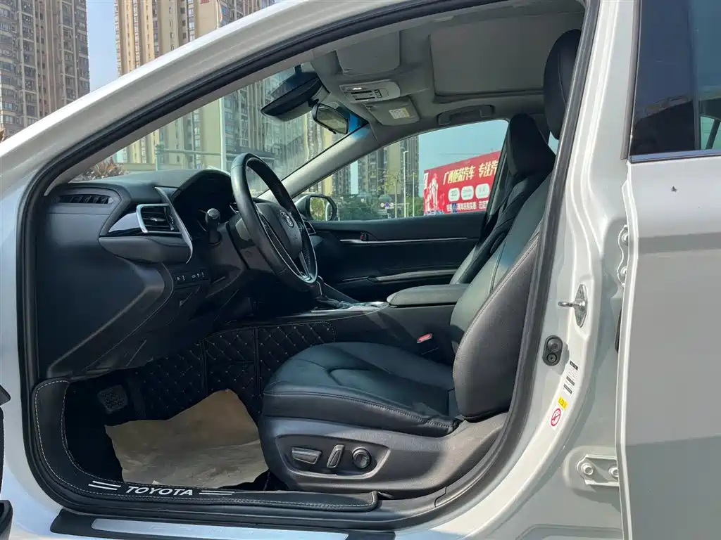 Toyota Camry 2018 2.5G Luxury Edition фото 8
