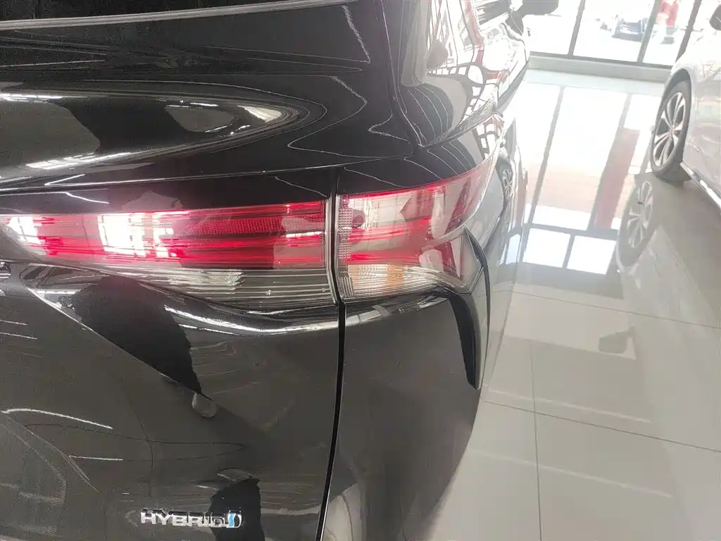 Toyota Granvia 2023 2.5L Hybrid Prestige PLUS Edition фото 8