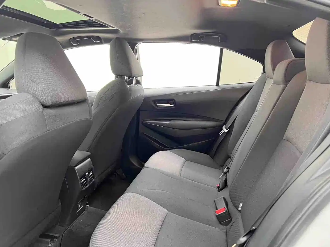 Toyota Levin 2022 185T CVT Luxury Edition фото 9