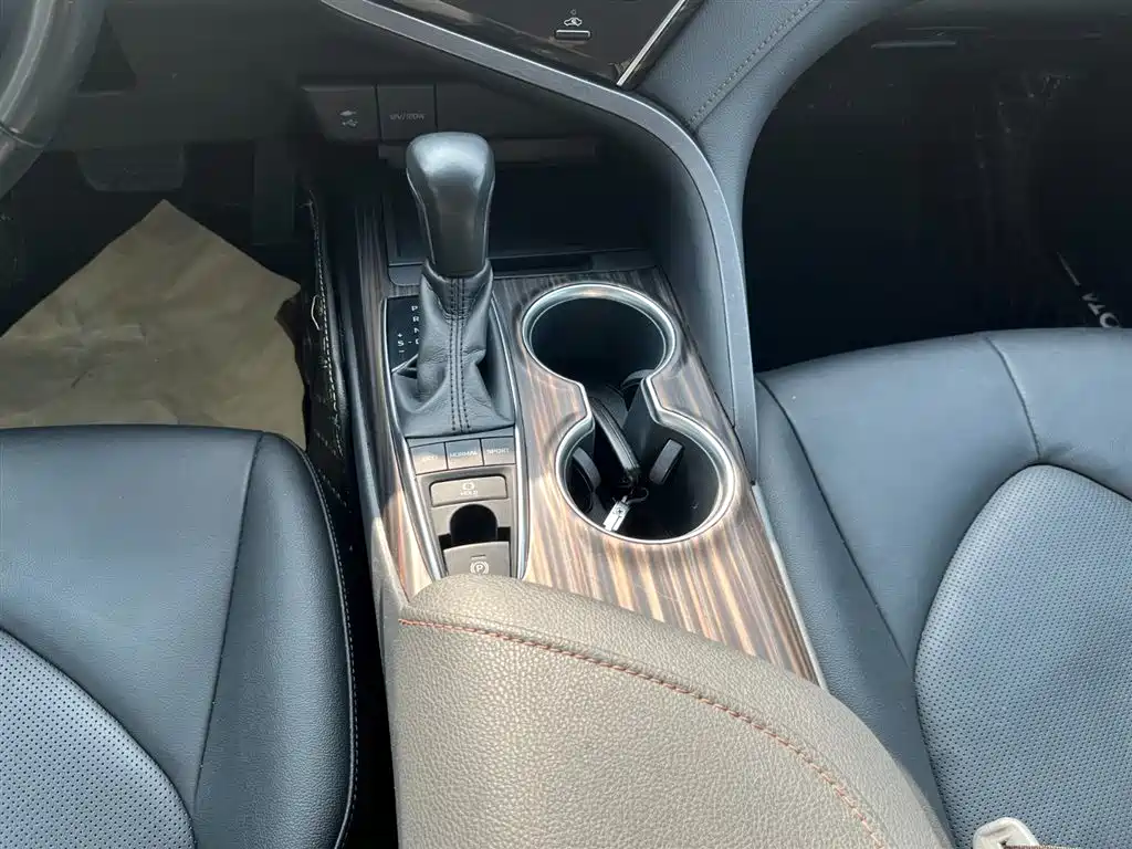 Toyota Camry 2018 2.5G Luxury Edition фото 13