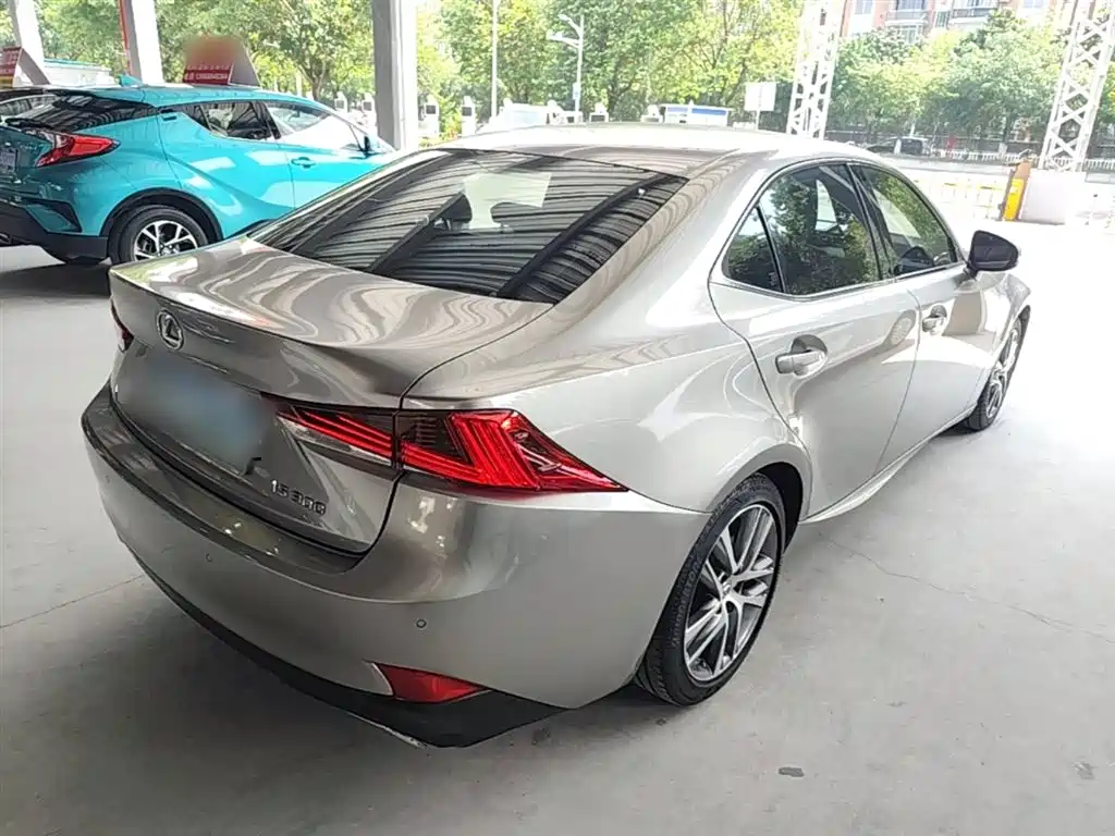 Lexus IS 2017 300 Leading Edition фото 7