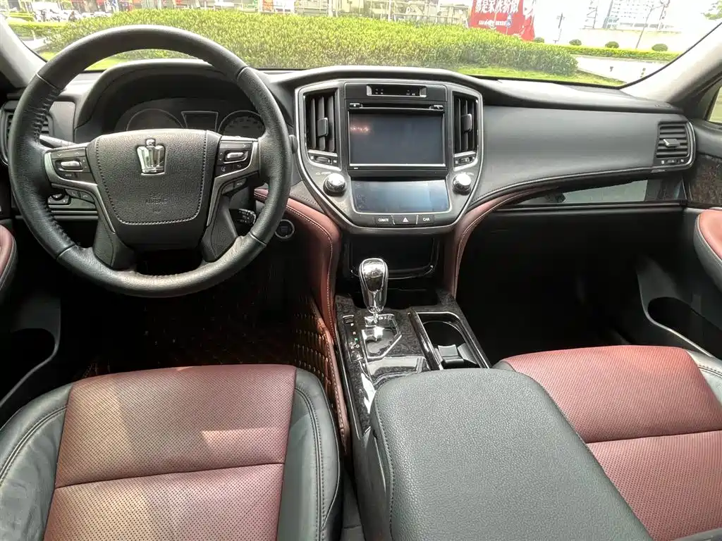 Toyota Crown 2018 2.0T Sport Edition фото 16