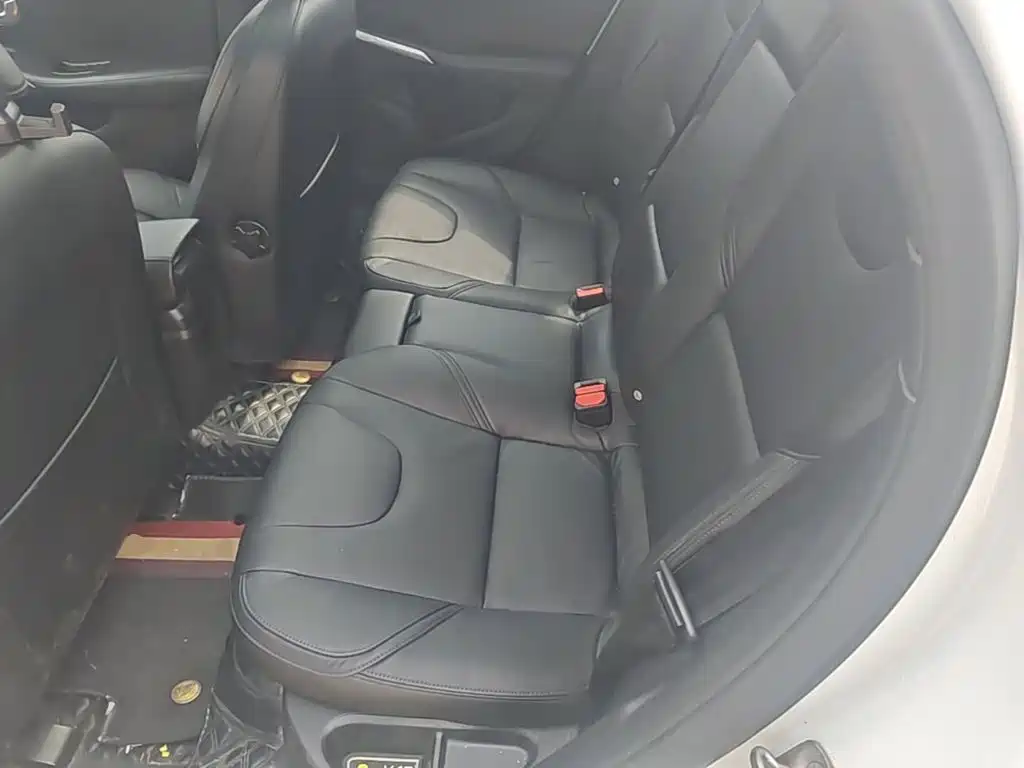 Photo 13 - Volvo V40