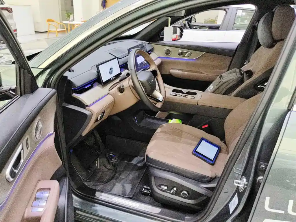 Chery Tiggo 8 PLUS 2024 2025 290TGDI DCT Premium 5-seater