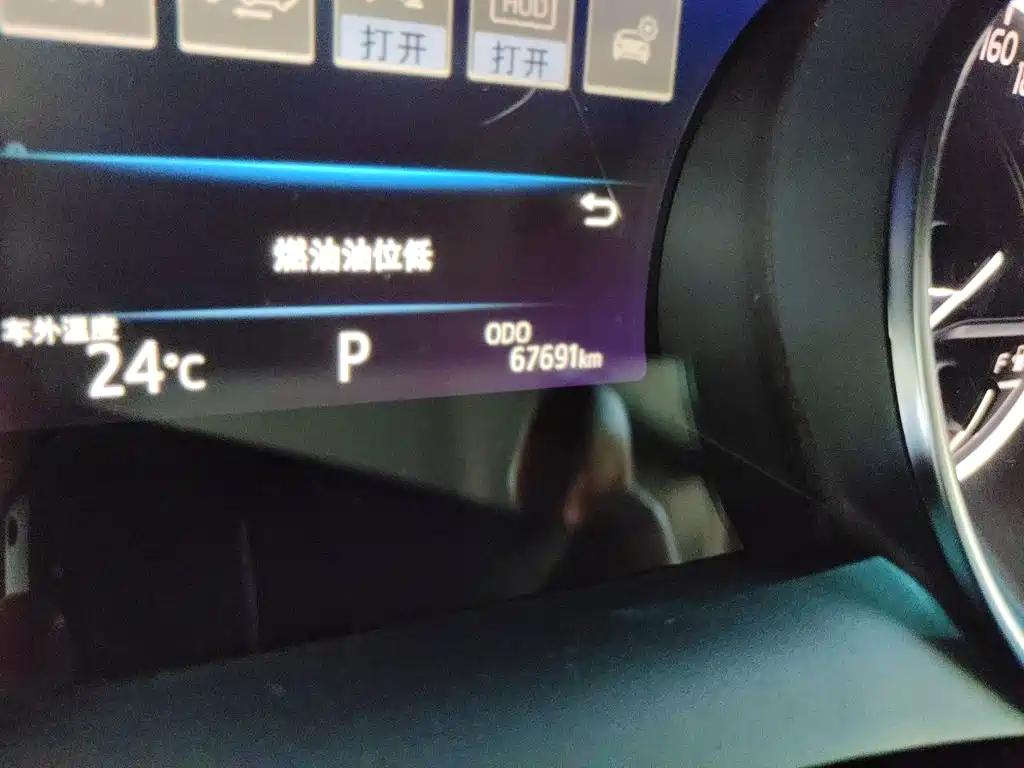 Фото 8 - Toyota Camry