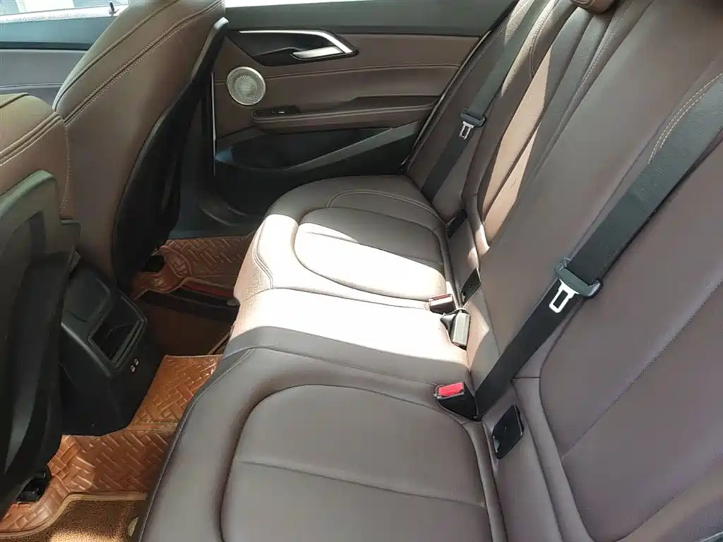 BMW 1 Series 2021 120i M Sport Shadow Edition фото 24