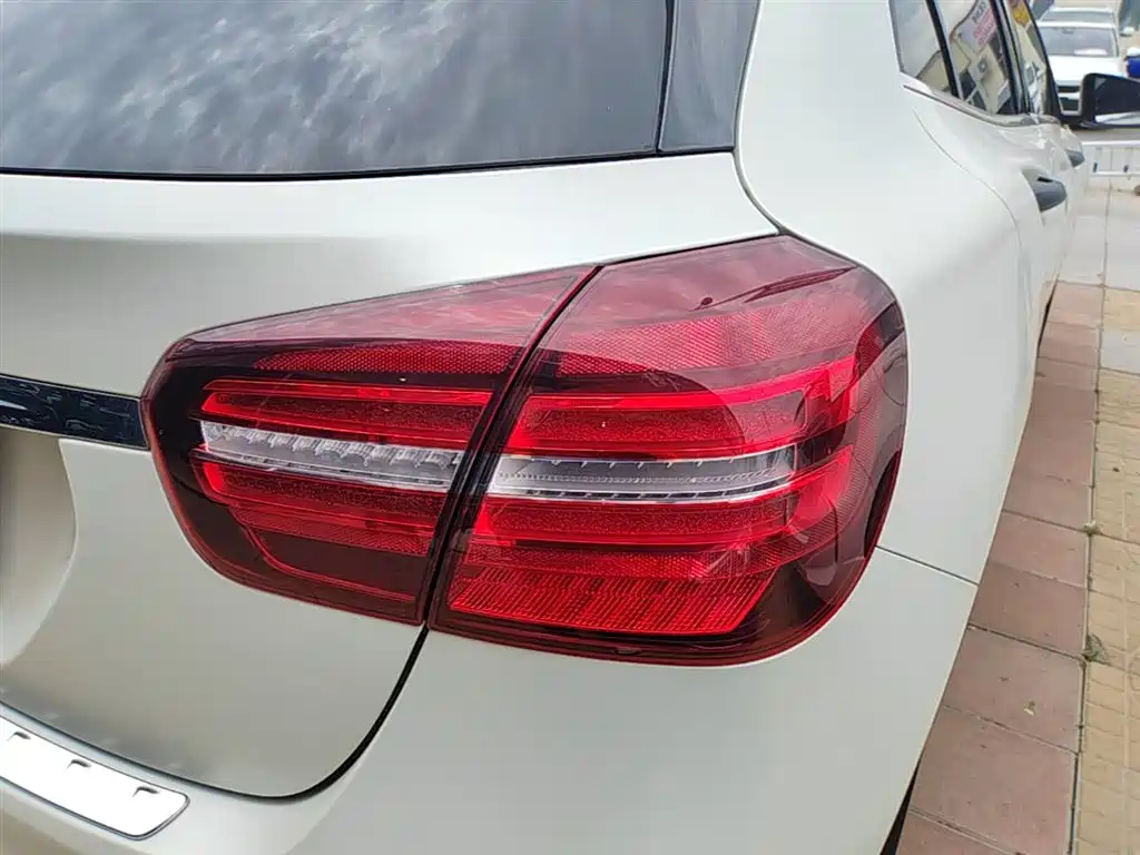 Mercedes-Benz GLA 2018 GLA 200 Dynamic фото 8