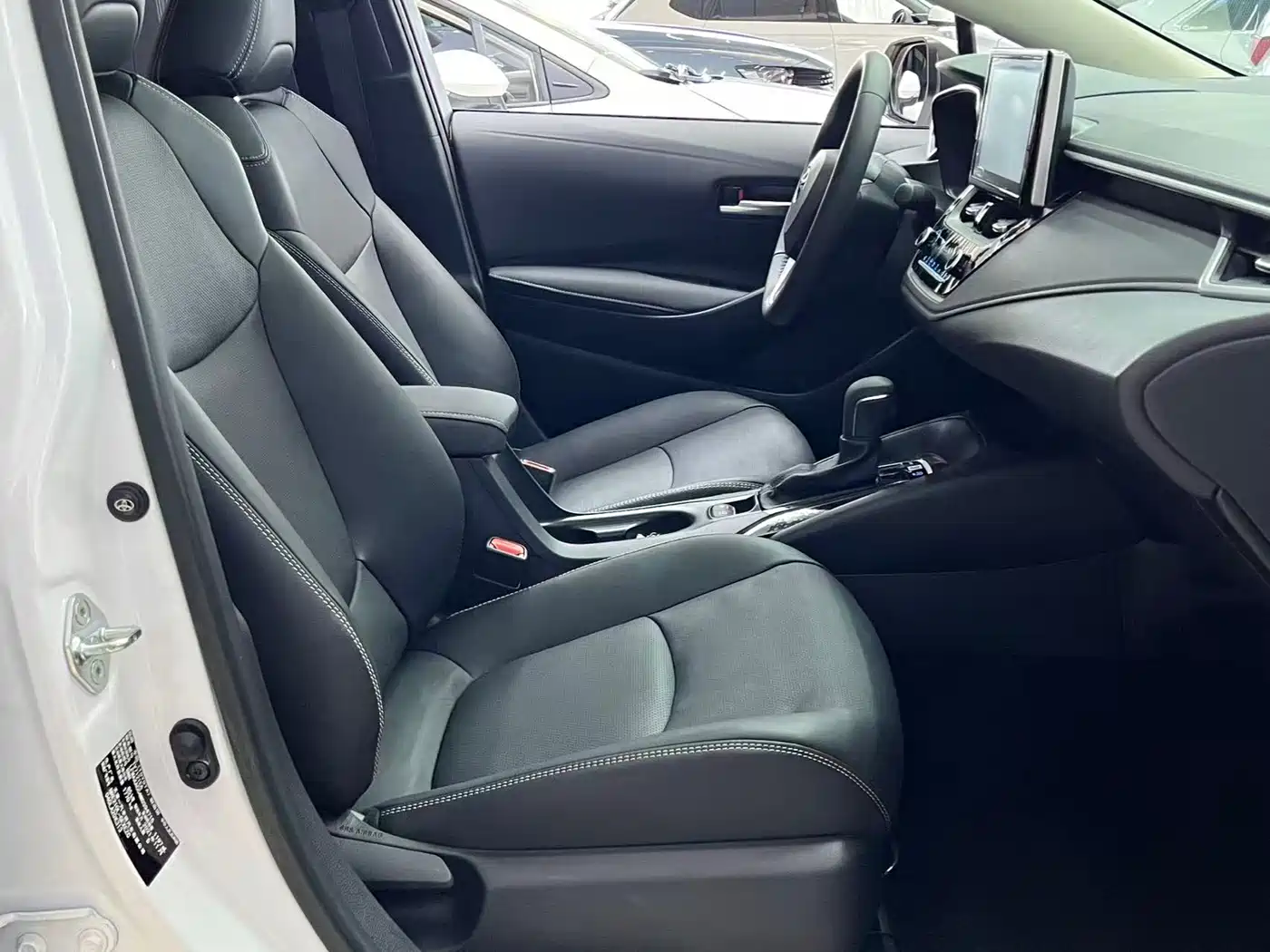 Toyota Corolla 2021 1.2T S-CVT Luxury Edition фото 17