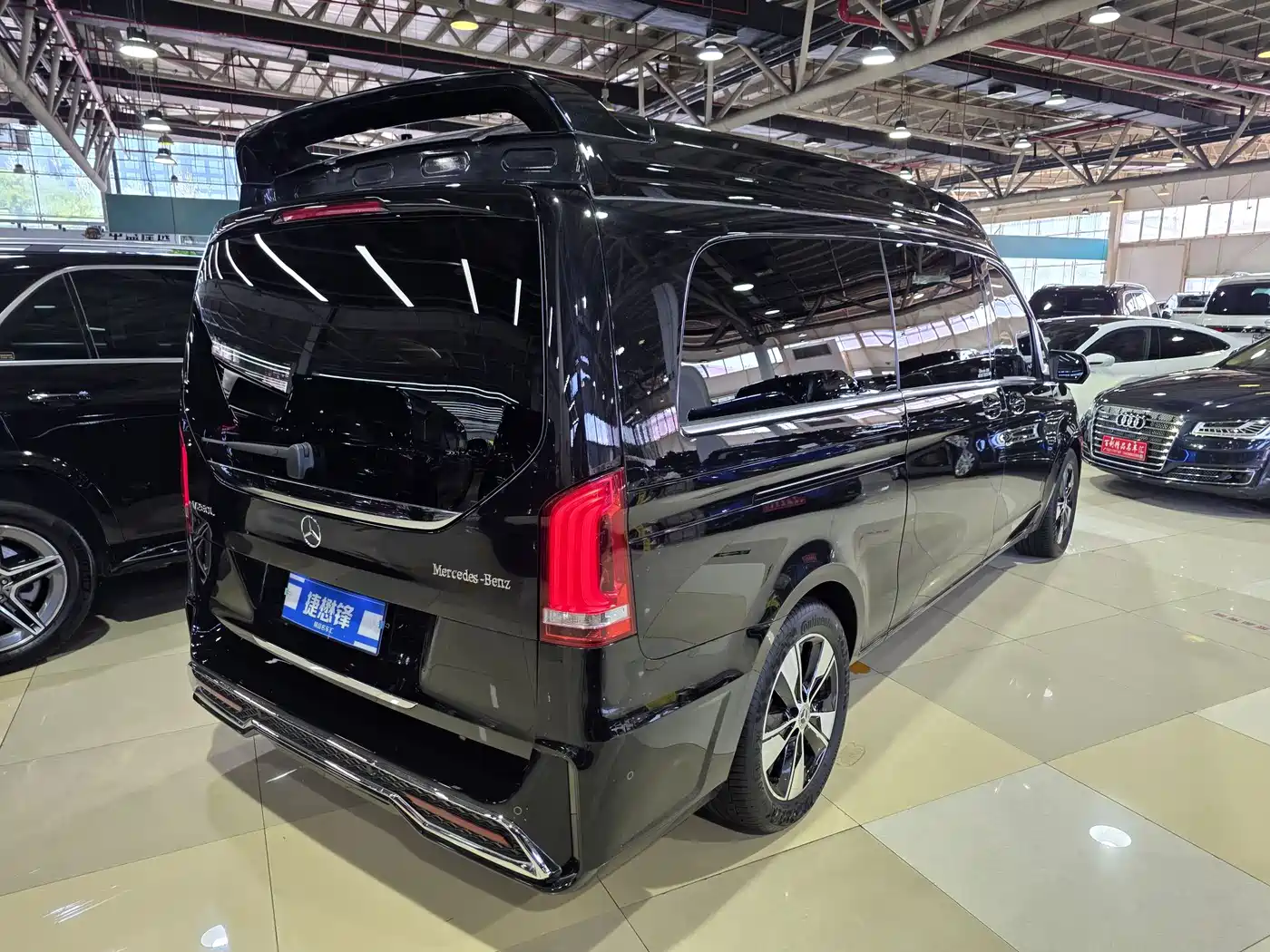Mercedes-Benz V-Class 2022 V 260 L Long Wheelbase Prestige Edition фото 5