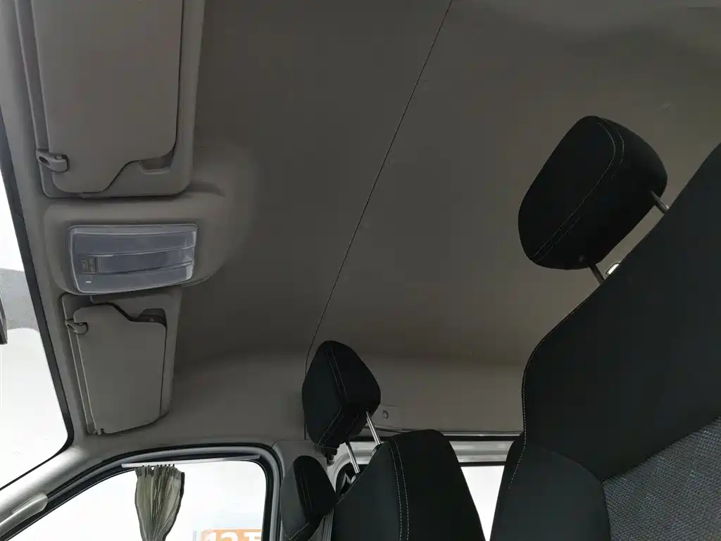 SAIC Maxus Xintu V80 2025 Model PRO Aoyun 2.0T Automatic Short Wheelbase Medium Roof 5/6-seater фото 14