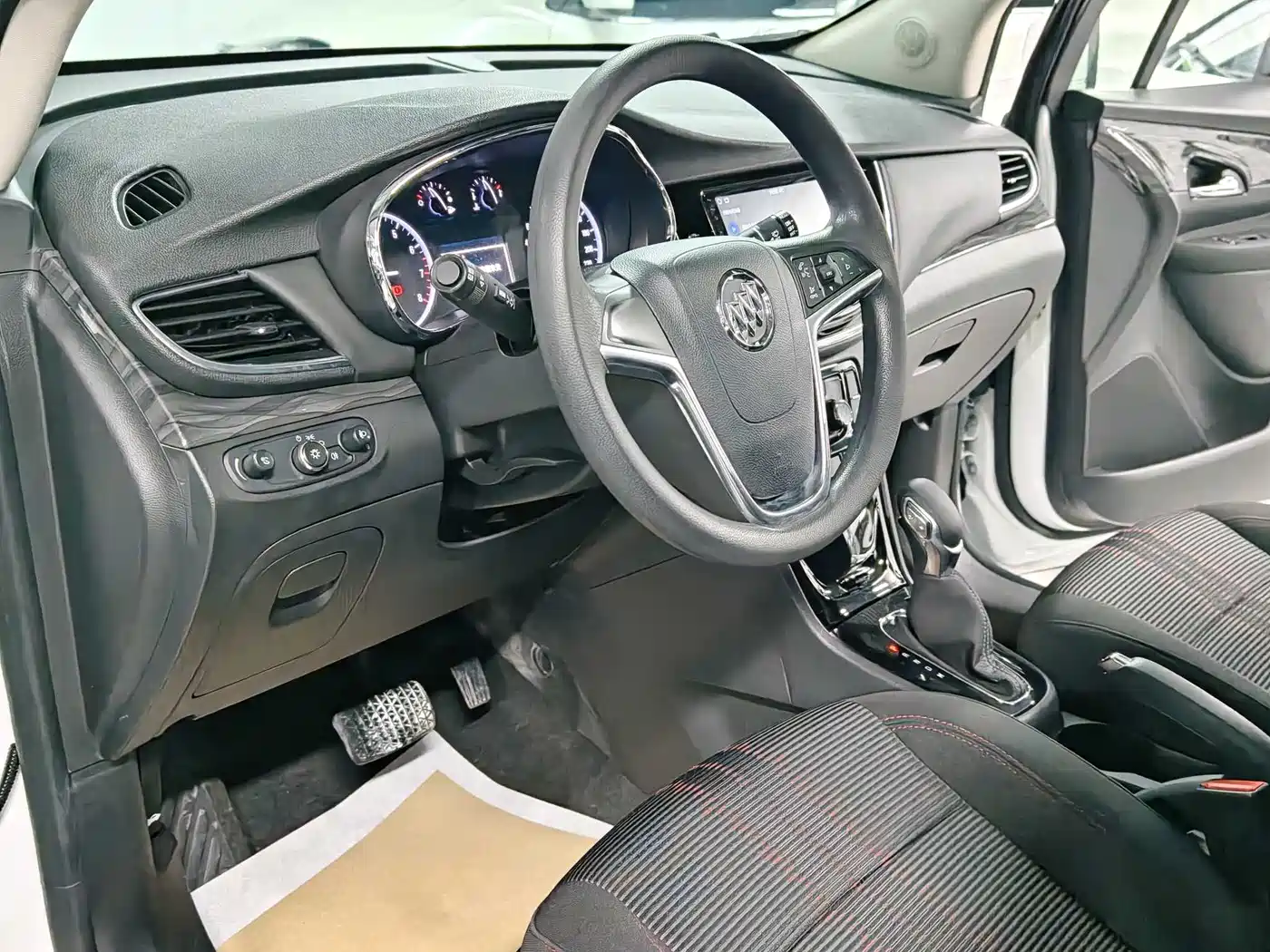 Buick Encore 2016 18T Automatic 2WD Urban Leading фото 11