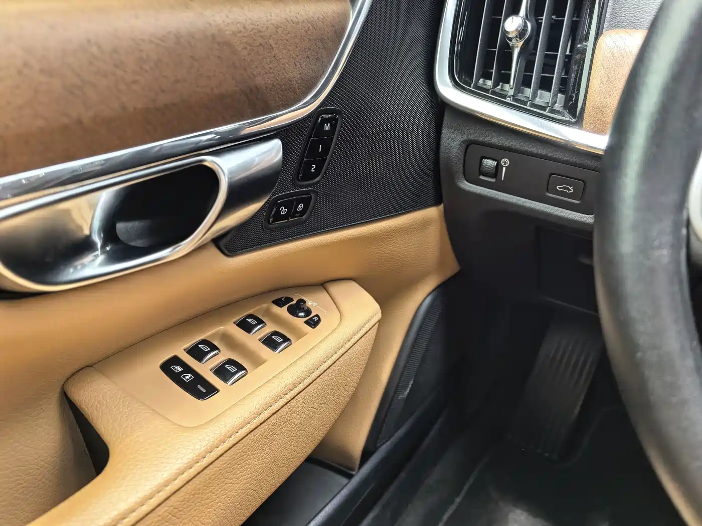 Фото 10 - Volvo S90