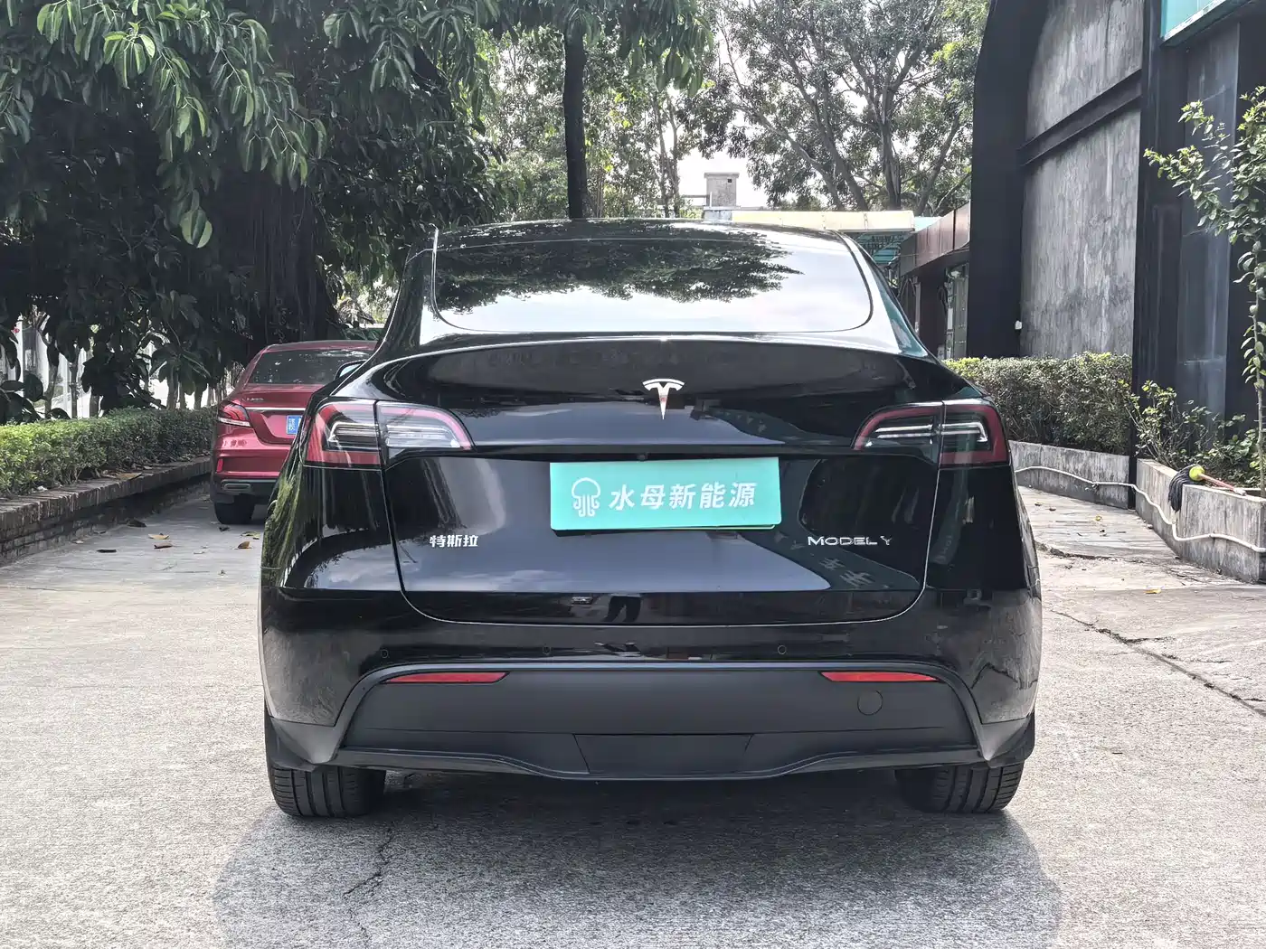 TESLA MODEL Y