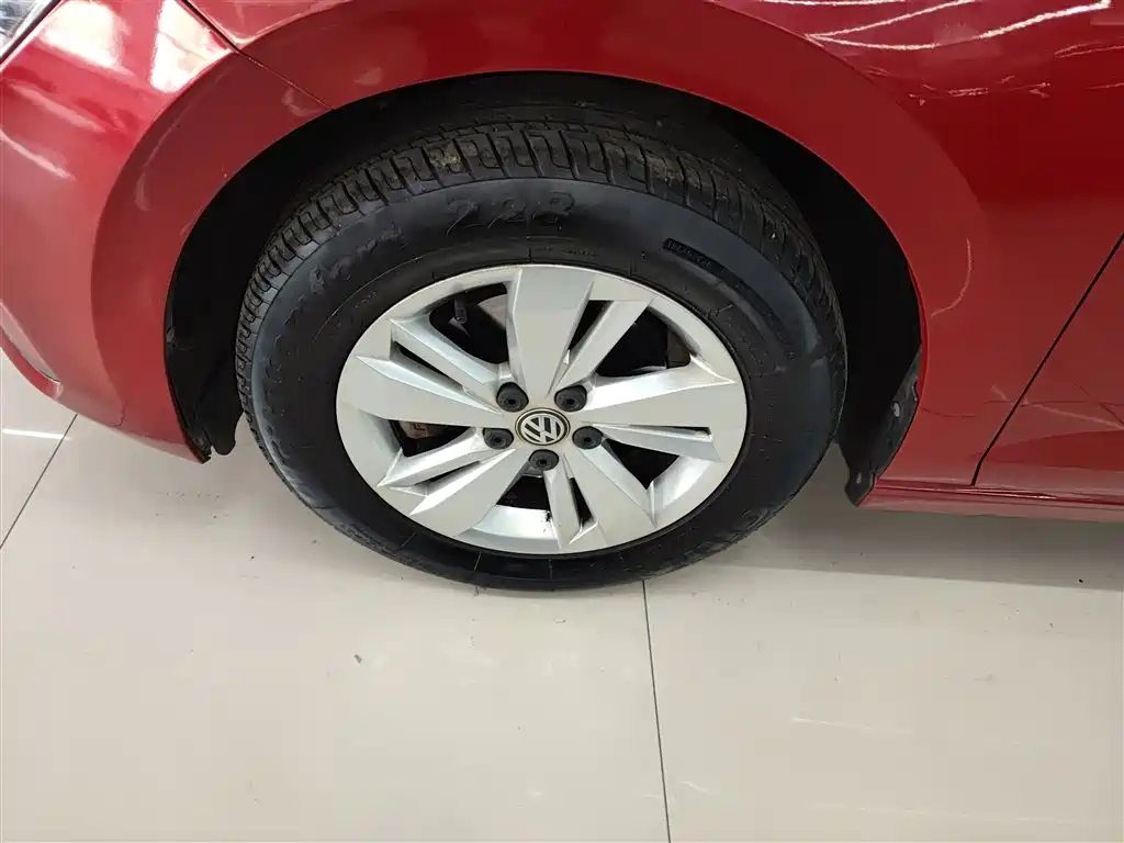Volkswagen Polo 2019 Plus 1.5L Automatic Panorama Enjoyment Edition фото 23