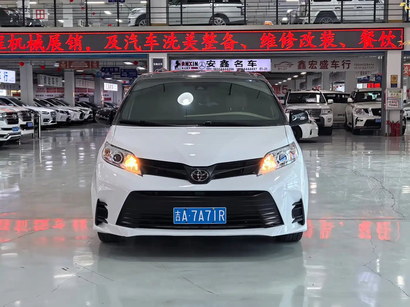 Toyota Sienna 2015 3.5L 2WD LE фото 2