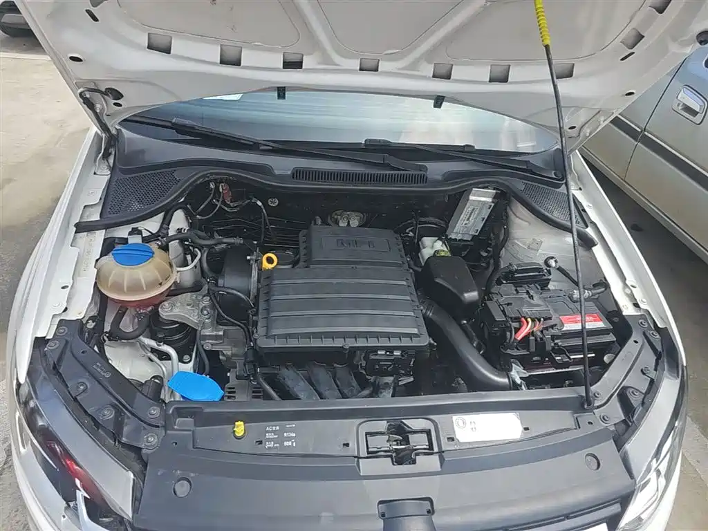 Volkswagen Polo 2014 1.4L Automatic Comfort Edition фото 16