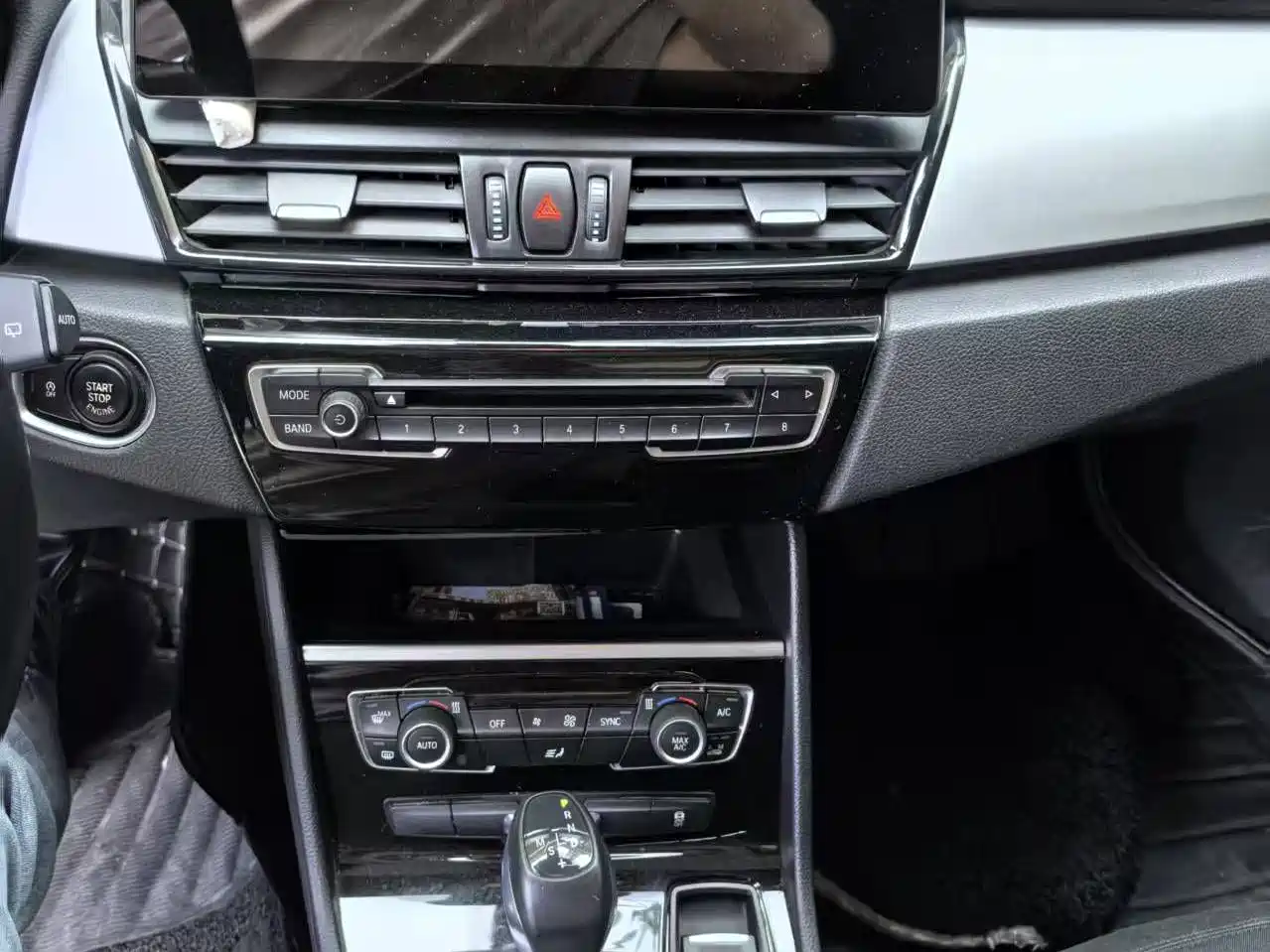 BMW 2 Series Touring 2016 218i Leading фото 4