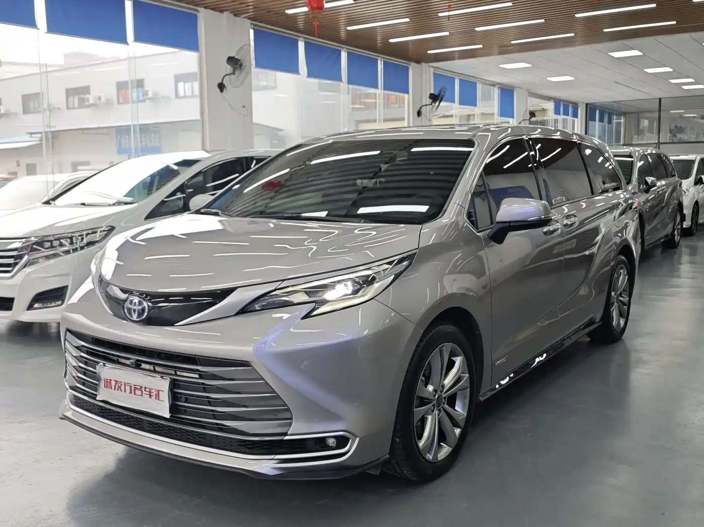 Toyota Sienna 2023 2.5L Hybrid Premium Edition