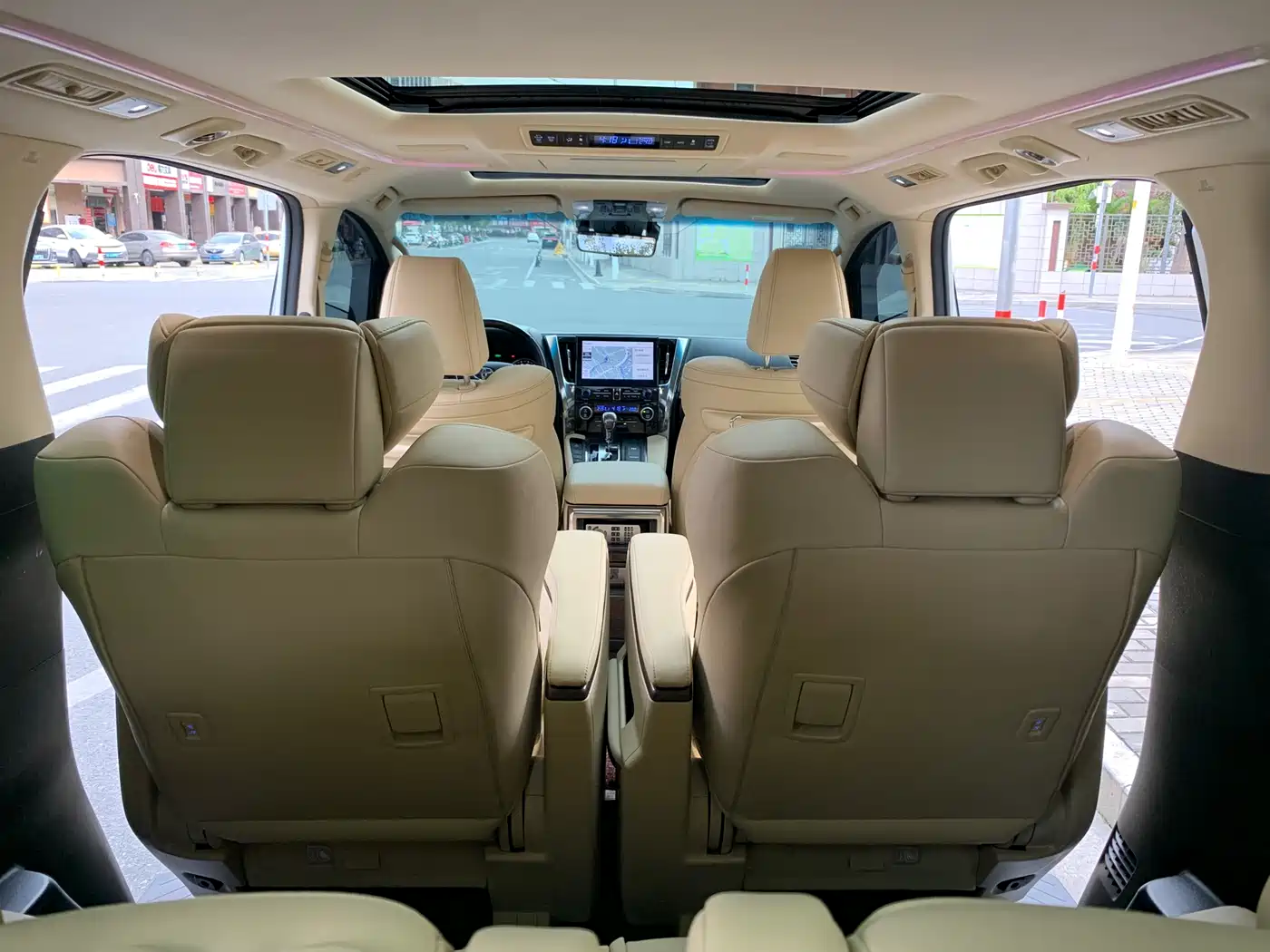 Toyota Alphard 2021 Hybrid 2.5L Premium фото 11