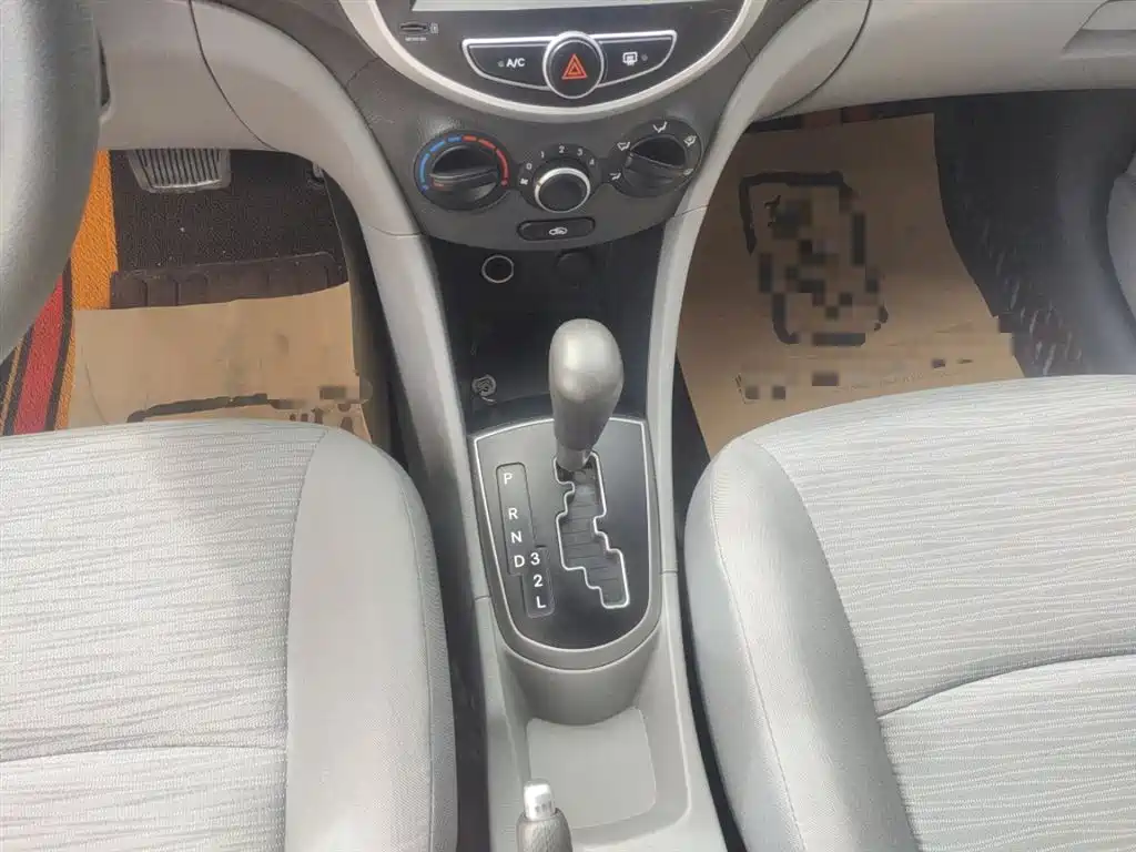 Hyundai Verna 2014 1.4L Automatic Smart GLS фото 14