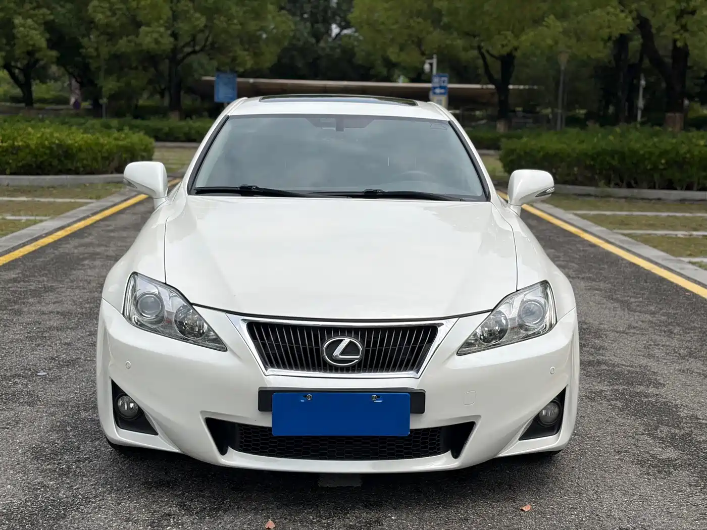 Фото 2 - Lexus IS