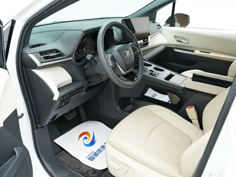 Toyota Sienna 2021 2.5L Hybrid Ultimate Edition фото 5