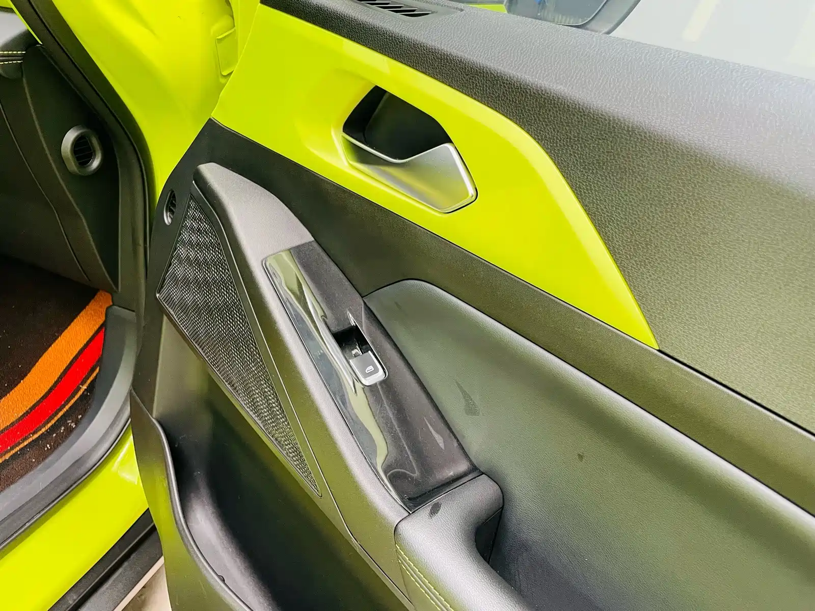 Фото 20 - Geely Geometry E Firefly
