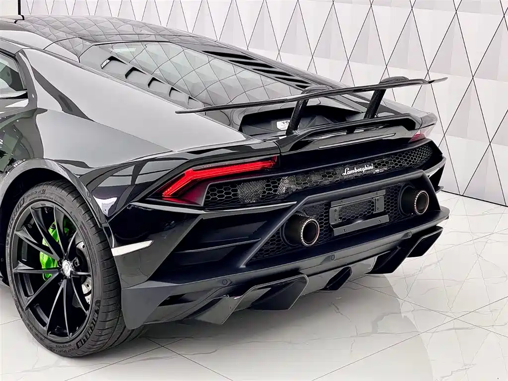 LAMBORGHINI HURACÁN