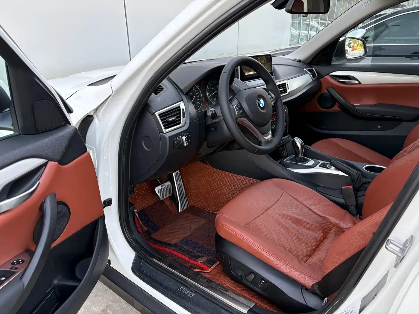 BMW X1 2014 sDrive18i Fashion Edition фото 7
