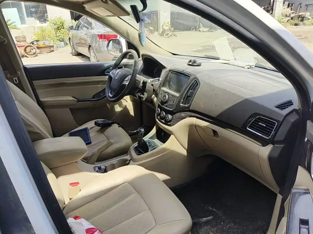 Baojun 730 2015 2014 1.5L Manual Comfort ESP Edition 7-Seater