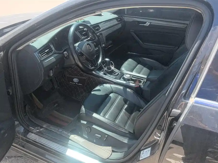 Volkswagen Passat 2017 330TSI DSG Prestige фото 9
