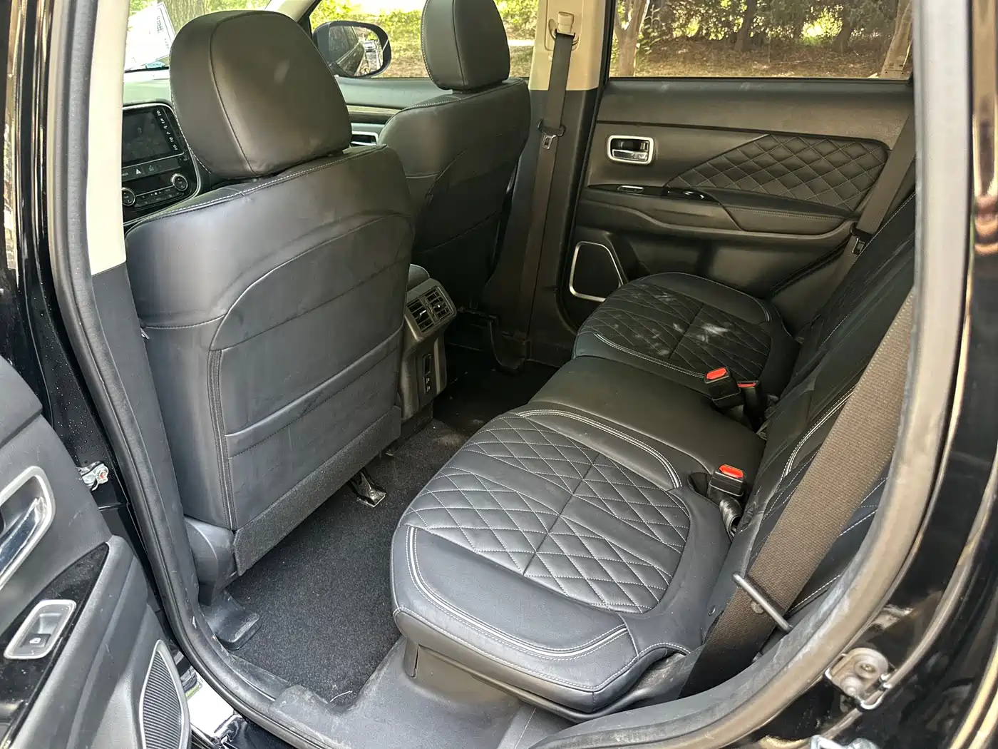 MITSUBISHI OUTLANDER