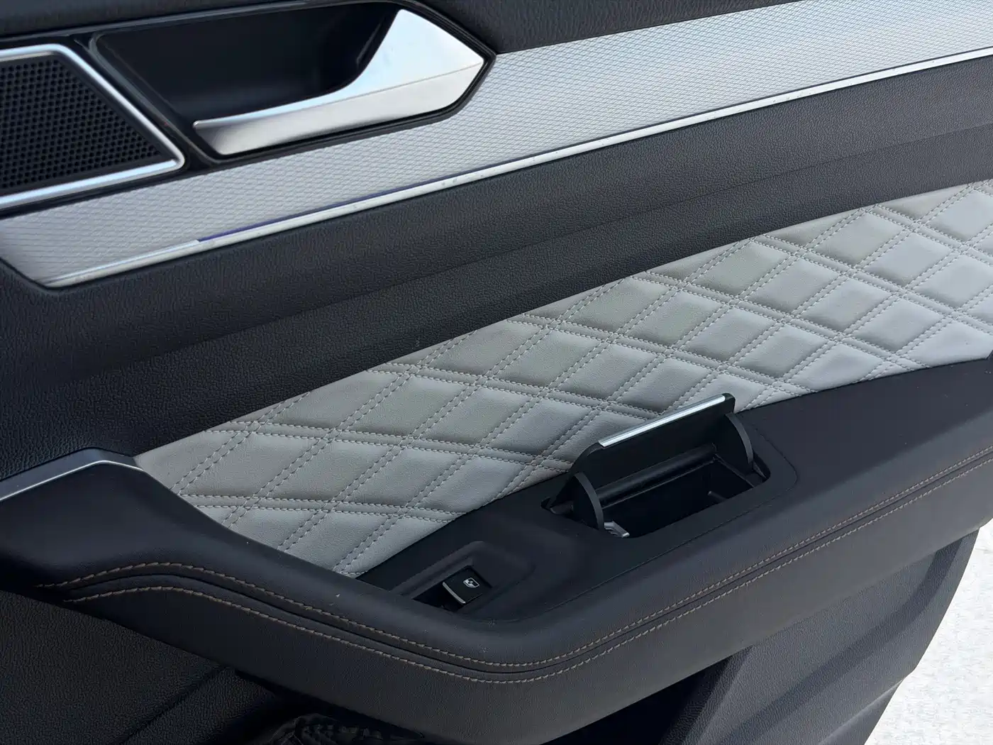 Volkswagen Magotan 2023 Model 2 Million Commemorative Edition 330TSI DSG Luxury фото 23