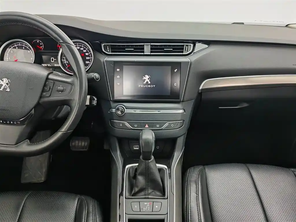 Peugeot 408 2016 1.6T Automatic Luxury Edition фото 12