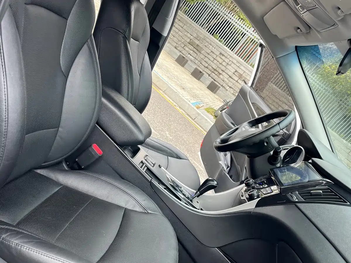 Hyundai Sonata 2013 2.0L Automatic Premium Edition фото 11