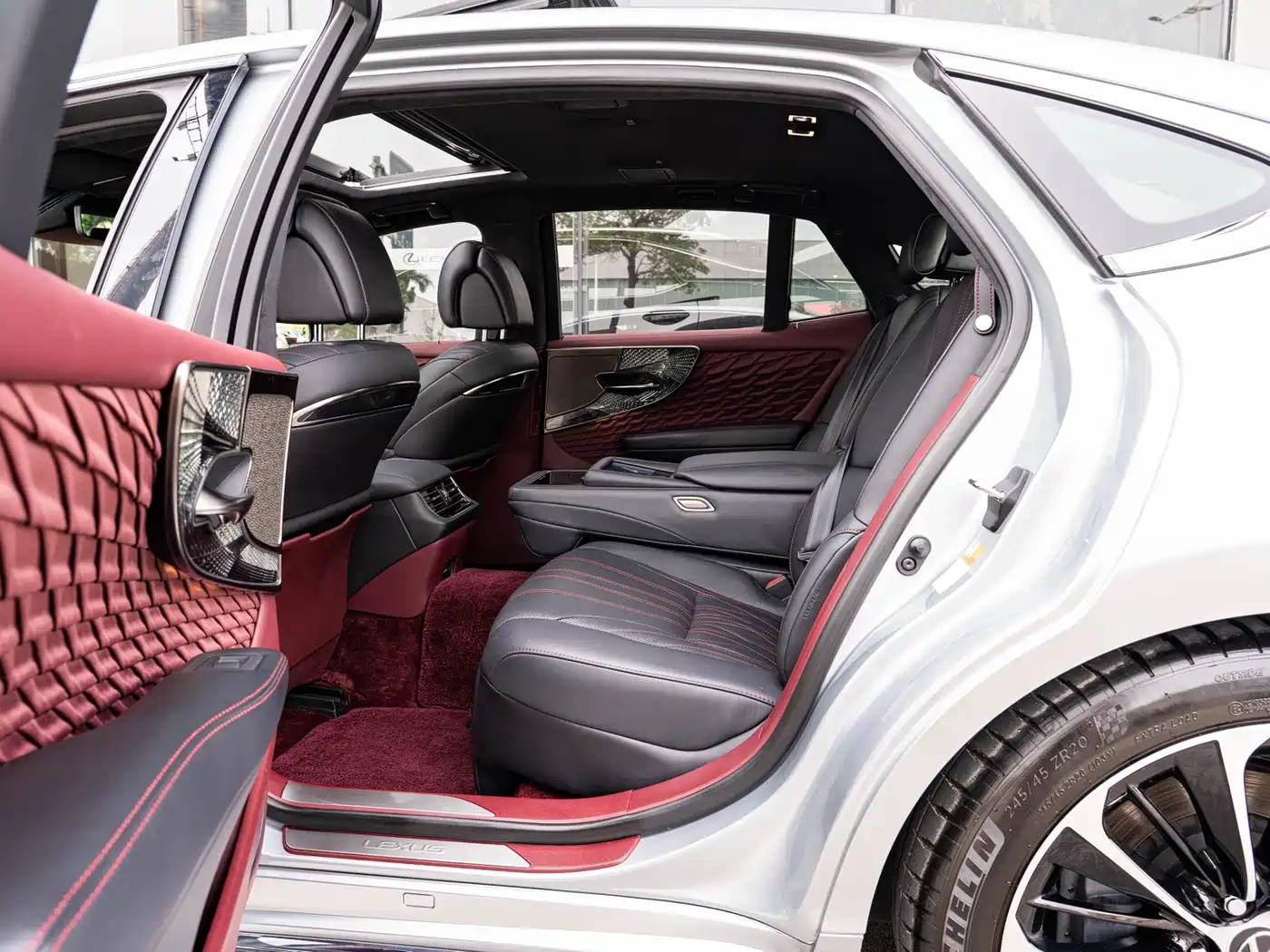 Lexus LS 2021 500h Executive Edition фото 10